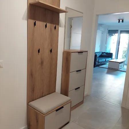 Brand New In The Center Nisz