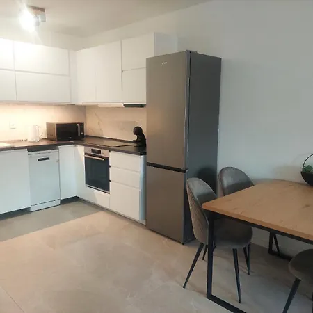 Brand New In The Center Nisz