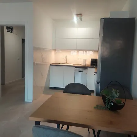 Brand New In The Center Apartment *